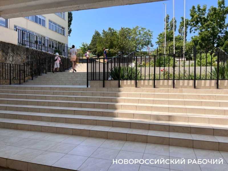 Физкультура без плесени. В новороссийской школе отремонтирован спортзал
