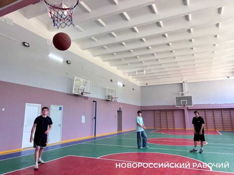 Физкультура без плесени. В новороссийской школе отремонтирован спортзал