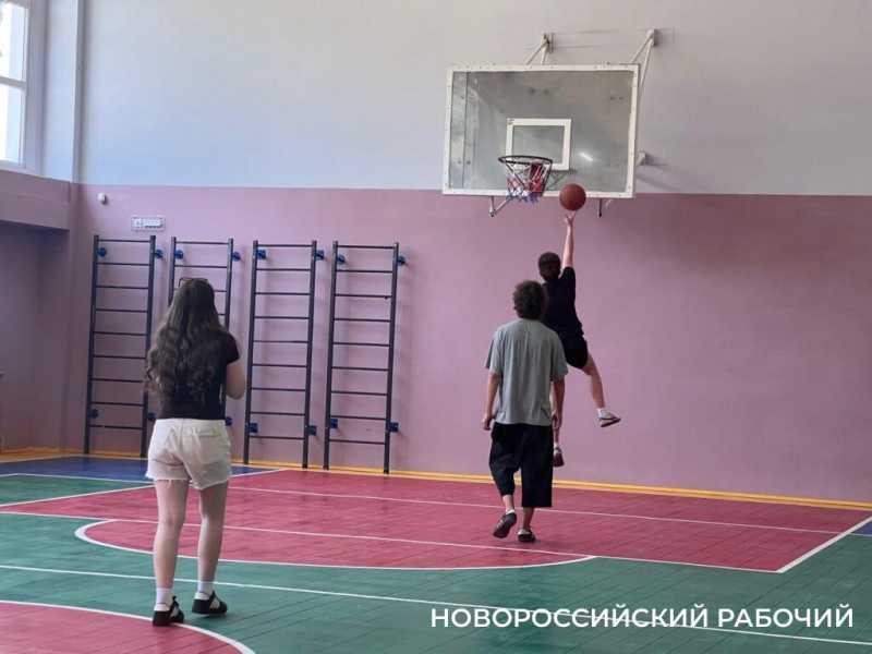 Физкультура без плесени. В новороссийской школе отремонтирован спортзал