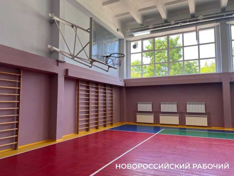 Физкультура без плесени. В новороссийской школе отремонтирован спортзал