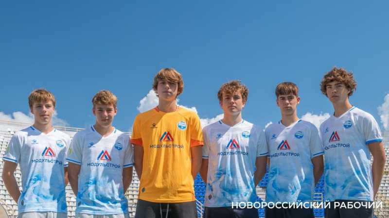 ФК &laquo;Черноморец&raquo; заключил контракты с воспитанниками новороссийской спортшколы