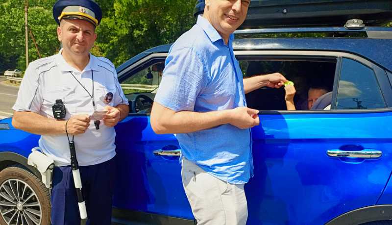 Госавтоинспекция и общественники напомнили иногородним водителям о правилах безопасности на дорогах города Новороссийска