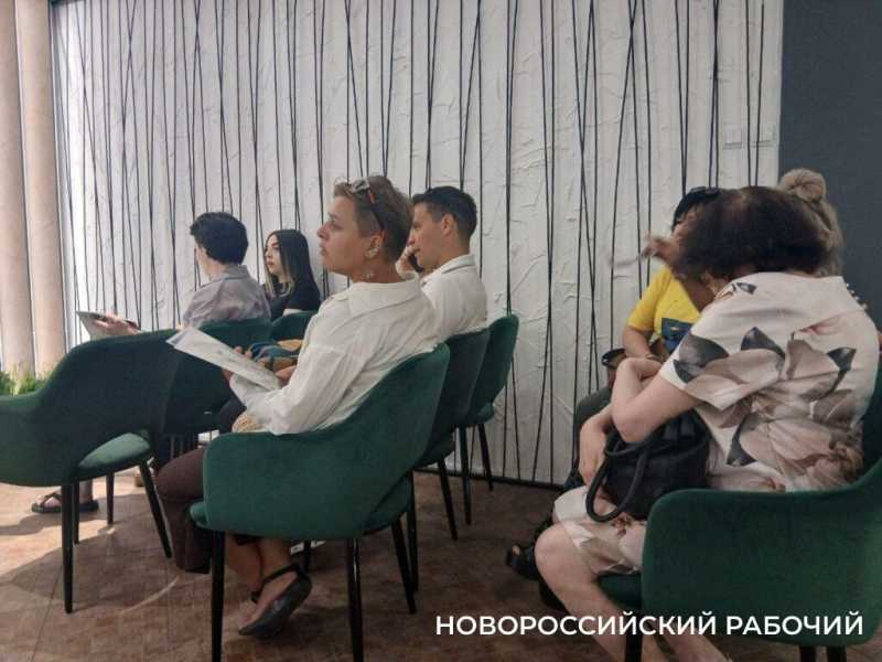 &laquo;Не ориентироваться на вандалов&raquo;: в Новороссийске обсудили будущее Октябрьской площади