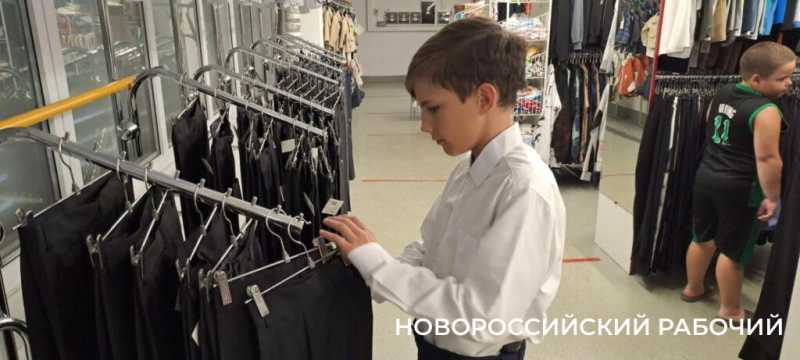 Неделя на сборы! В Новороссийске родители тратят последние деньги на своих школьников