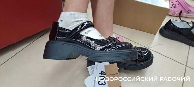 Неделя на сборы! В Новороссийске родители тратят последние деньги на своих школьников