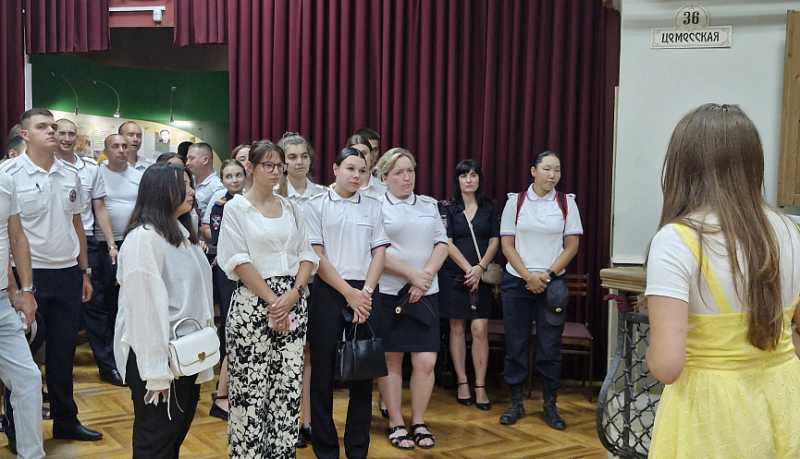 Новороссийские полицейские организовали экскурсию для сотрудников, прикомандированных на период курортного сезона
