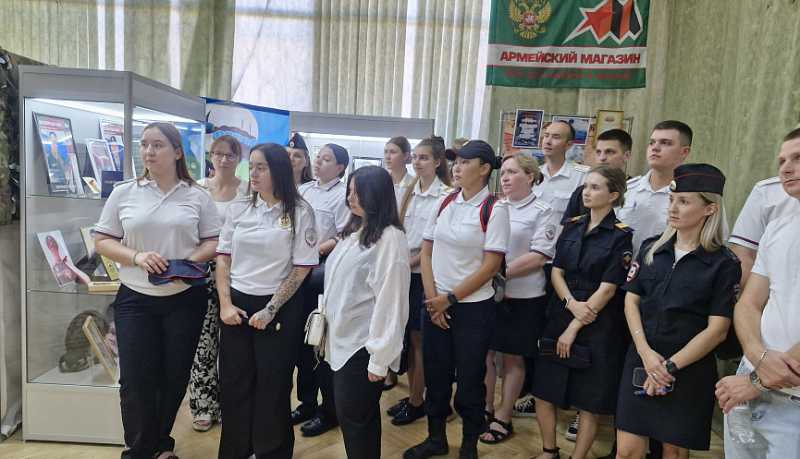 Новороссийские полицейские организовали экскурсию для сотрудников, прикомандированных на период курортного сезона