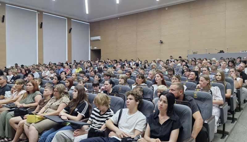 Новороссийские полицейские провели общегородское родительское собрание, посвящённое безопасности несовершеннолетних
