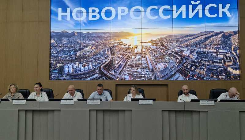 Новороссийские полицейские провели общегородское родительское собрание, посвящённое безопасности несовершеннолетних