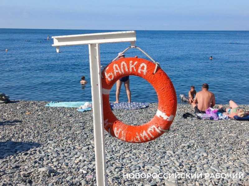 Раннее утро на пригородном пляже Новороссийска – лучшее время для встречи с морем