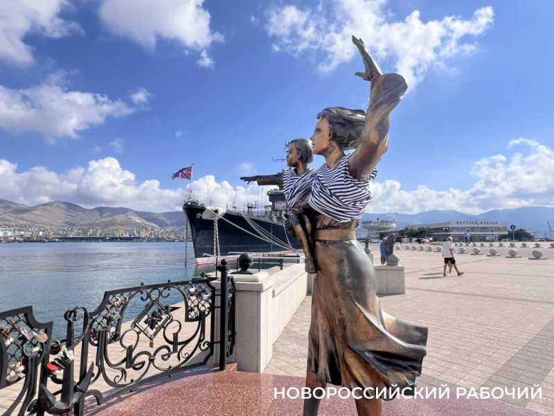 Сегодня Новороссийск отмечает День тельняшки!