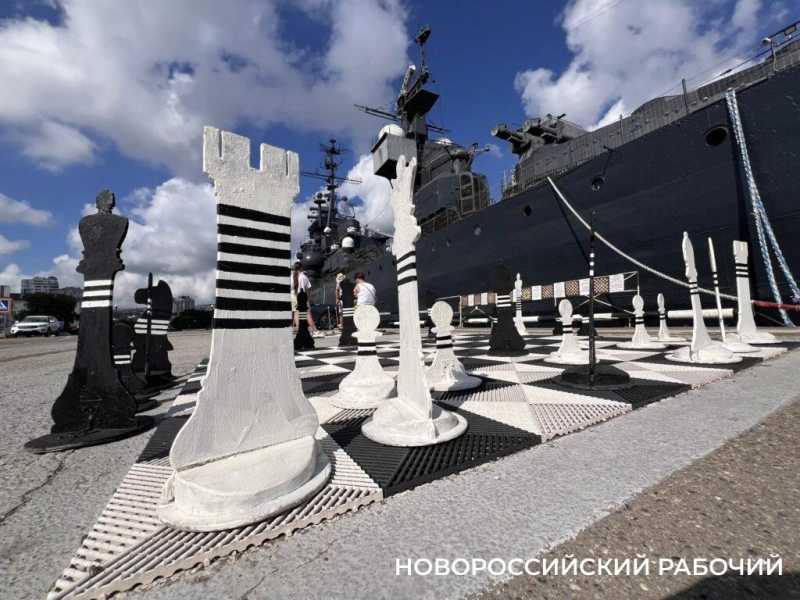 Сегодня Новороссийск отмечает День тельняшки!