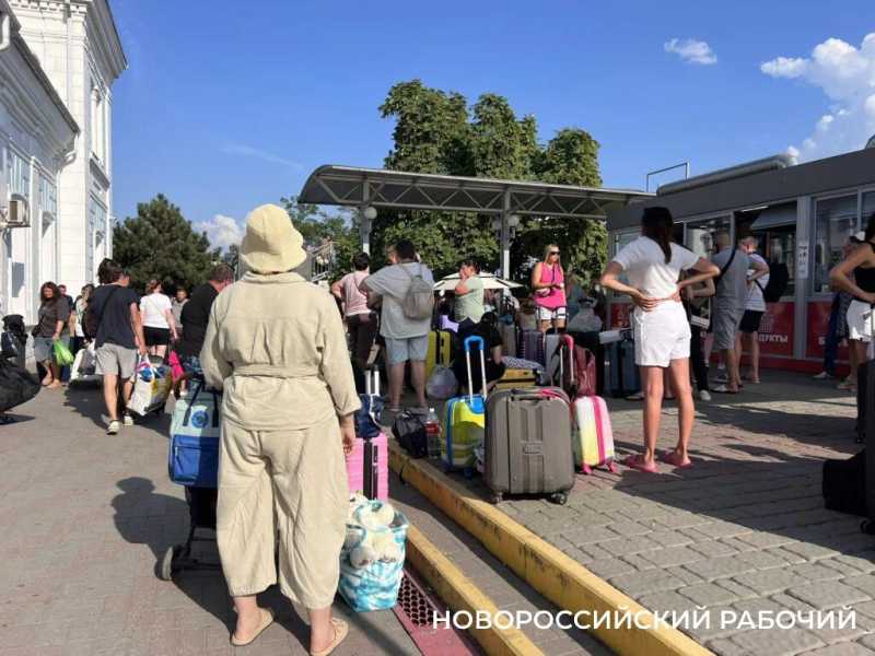 Сын сказал: &laquo;Срочно в подвал!&raquo; и этим нас спас. Новороссийцы переживают последствия атаки