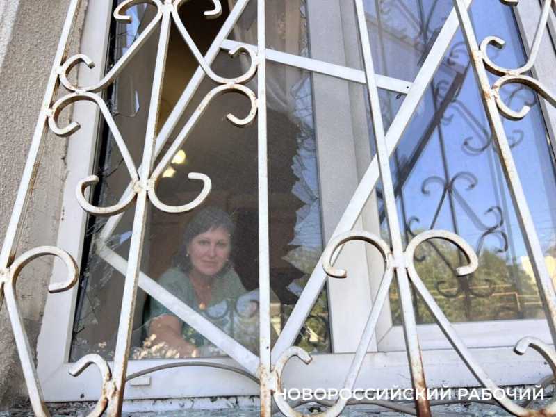 Сын сказал: &laquo;Срочно в подвал!&raquo; и этим нас спас. Новороссийцы переживают последствия атаки