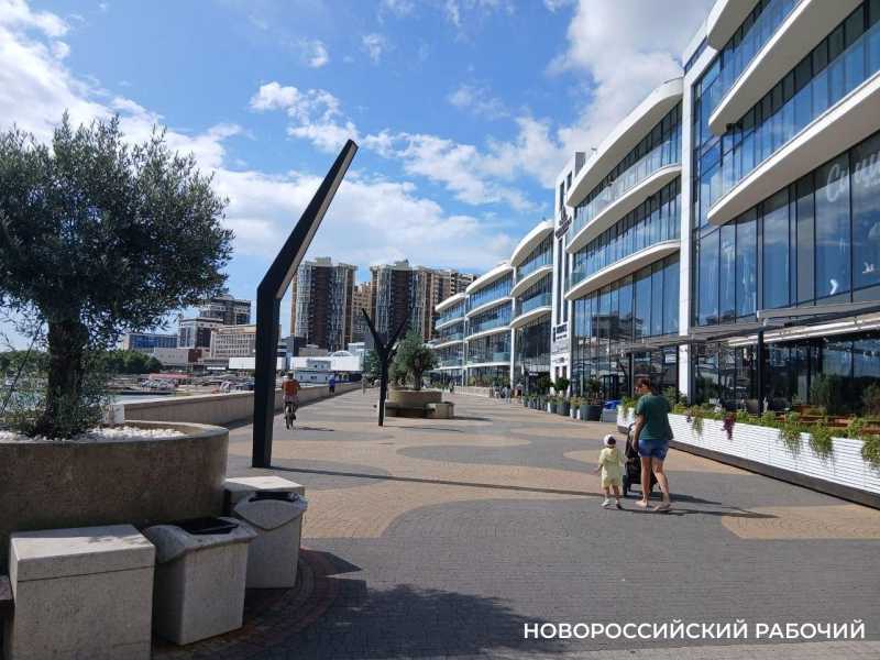 В Новороссийске будут мыть тротуары и оттирать от плитки жевательную резинку