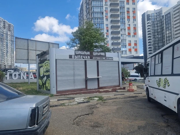 В Новороссийске хозяин снес киоск только после того, как отрубили свет &nbsp;