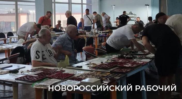 В Новороссийске на «Ярмарке увлечений»продают мелочь из СССР, «Тройной одеколон» и пейзаж КТК