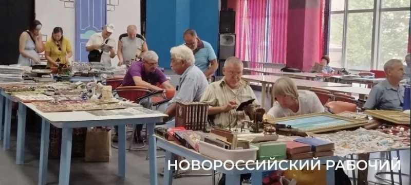 В Новороссийске на «Ярмарке увлечений»продают мелочь из СССР, «Тройной одеколон» и пейзаж КТК