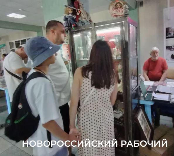 В Новороссийске на «Ярмарке увлечений»продают мелочь из СССР, «Тройной одеколон» и пейзаж КТК
