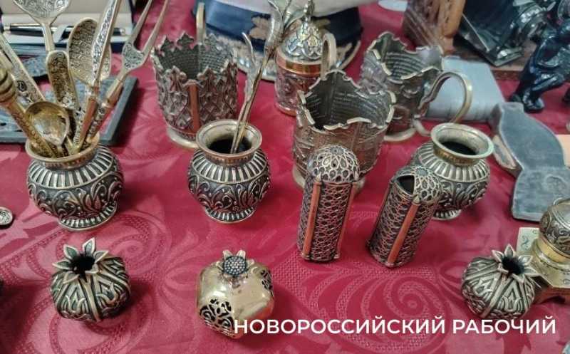 В Новороссийске на «Ярмарке увлечений»продают мелочь из СССР, «Тройной одеколон» и пейзаж КТК
