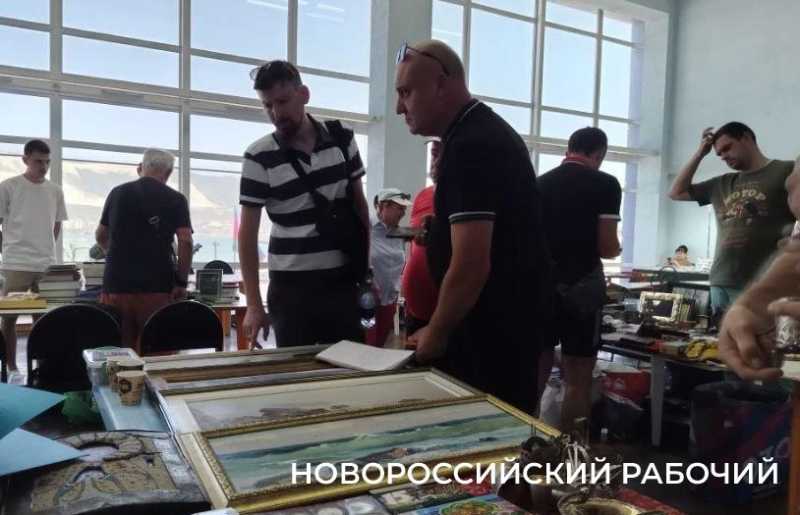 В Новороссийске на «Ярмарке увлечений»продают мелочь из СССР, «Тройной одеколон» и пейзаж КТК