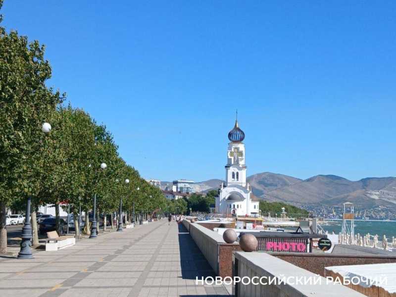 В Новороссийске норд-остом сдуло с пляжа отдыхающих