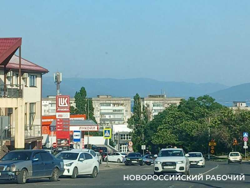 В Новороссийске очереди за бензином исчезают и возвращаются