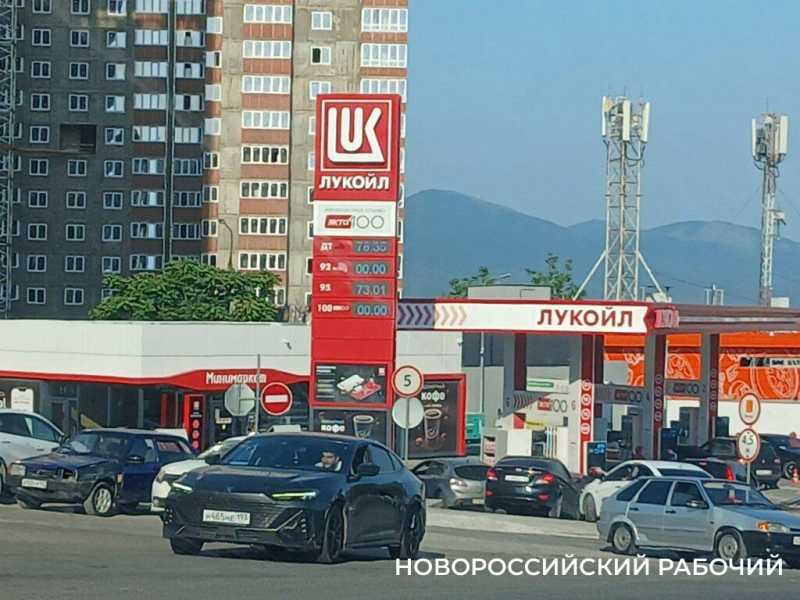 В Новороссийске очереди за бензином исчезают и возвращаются