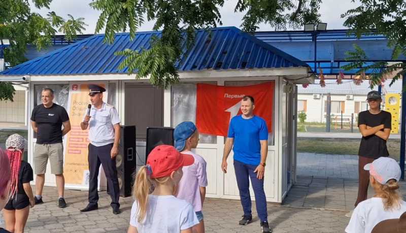 В Новороссийске полицейские, спортсмены и члены Общественного совета приняли участие во Всероссийской акции &laquo;Зарядка со стражем порядка&raquo;