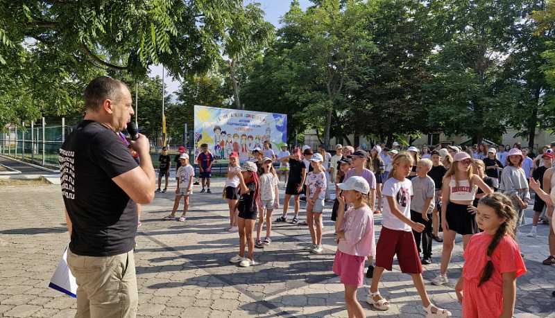 В Новороссийске полицейские, спортсмены и члены Общественного совета приняли участие во Всероссийской акции &laquo;Зарядка со стражем порядка&raquo;
