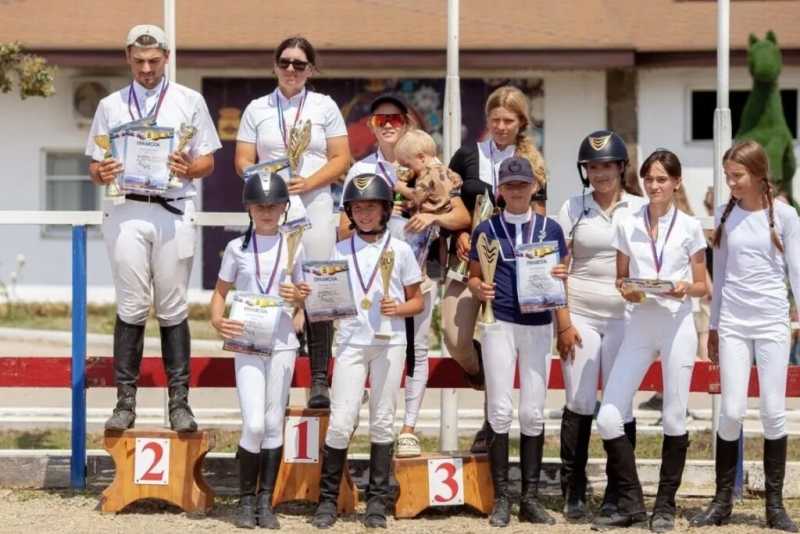 В Новороссийске прошли чемпионат и первенство города по конному спорту