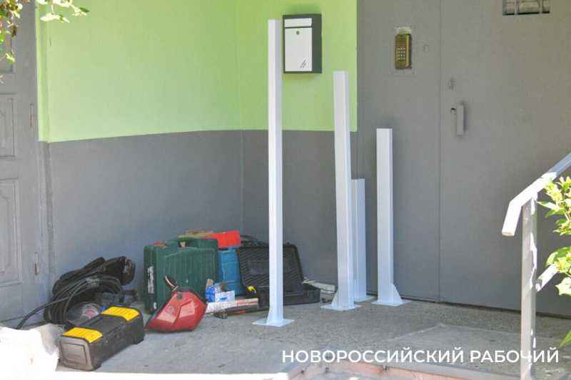 В Новороссийске случился конфликт из-за установки электроподъёмника инвалиду