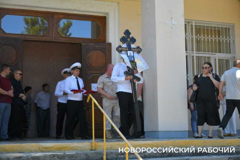 В Новороссийске ушел в последний дозор настоящий советский офицер Александр Корсуворов