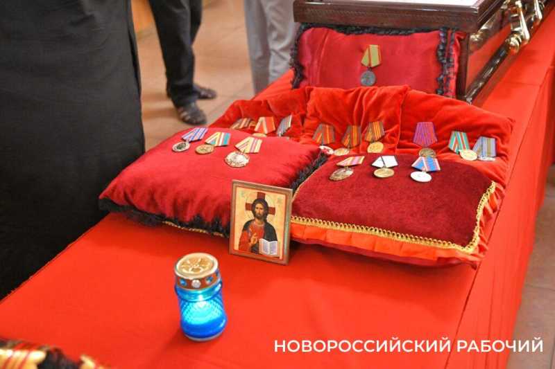 В Новороссийске ушел в последний дозор настоящий советский офицер Александр Корсуворов