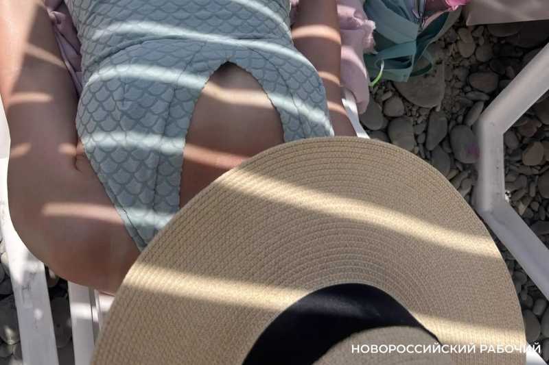 В Новороссийске воскресным утром эвакуировали пляжи. Уходить хотели не все &nbsp;