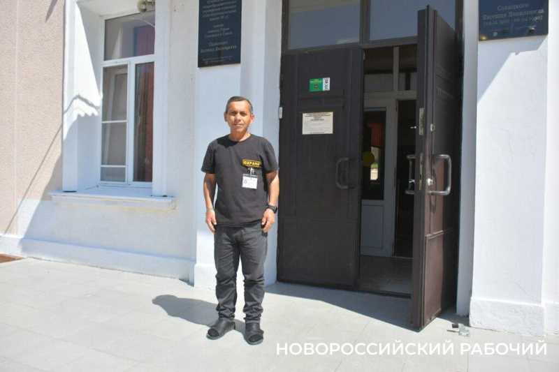 В Новороссийске восстанавливают школу после попадания БПЛА в ночь атаки 12 августа