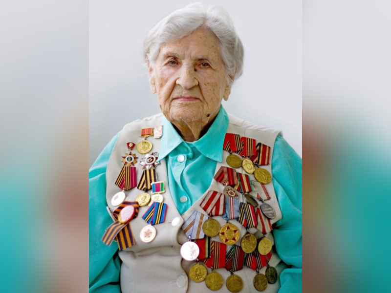 Вениамин Кондратьев поздравил со 102-летием ветерана Великой Отечественной войны из Новороссийска