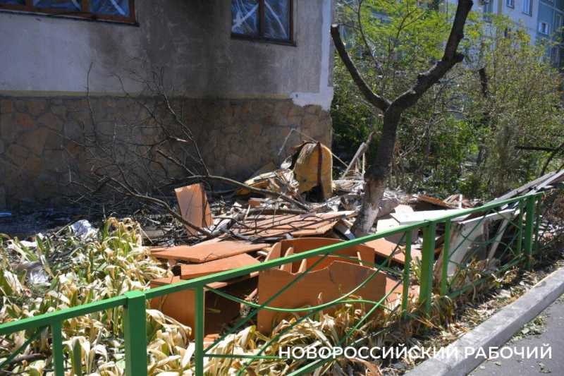 &laquo;Вышла попить и тут &ndash; взрыв&raquo;. В Новороссийске в одну 9-этажку попали два БПЛА