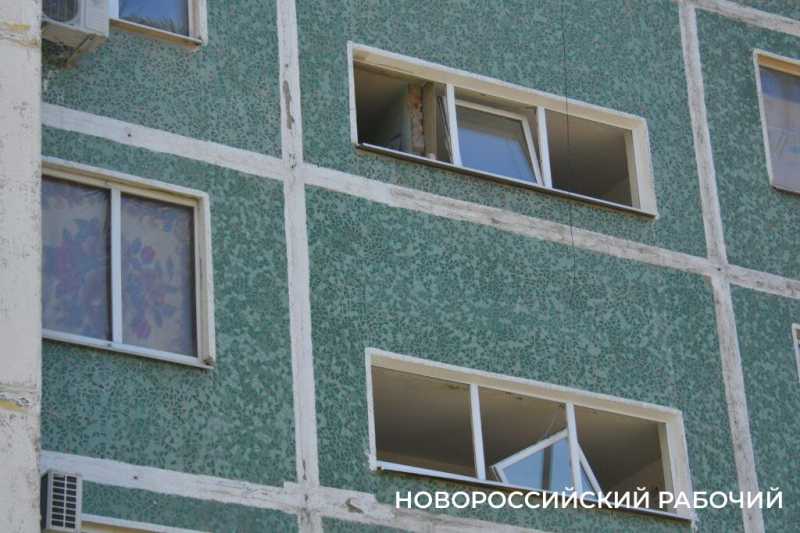 &laquo;Вышла попить и тут &ndash; взрыв&raquo;. В Новороссийске в одну 9-этажку попали два БПЛА