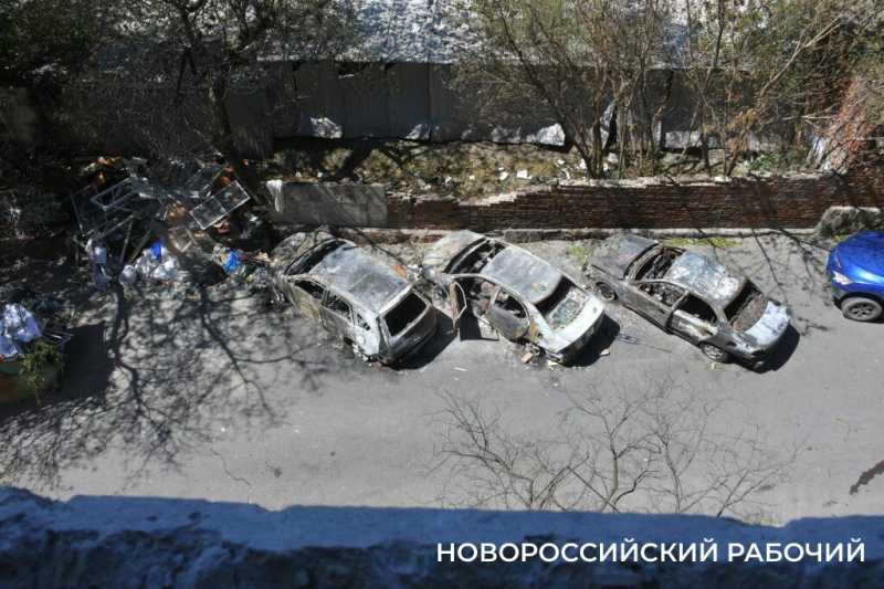 &laquo;Вышла попить и тут &ndash; взрыв&raquo;. В Новороссийске в одну 9-этажку попали два БПЛА