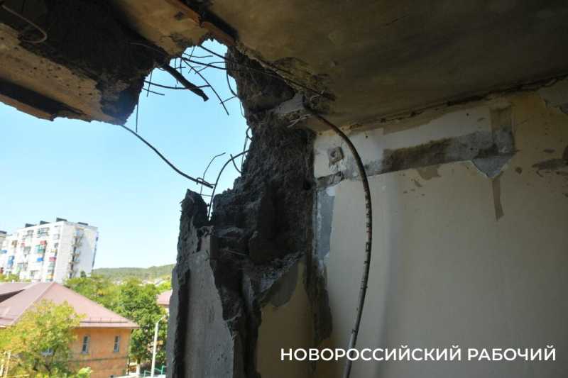 &laquo;Вышла попить и тут &ndash; взрыв&raquo;. В Новороссийске в одну 9-этажку попали два БПЛА