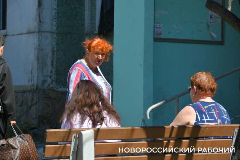 &laquo;Вышла попить и тут &ndash; взрыв&raquo;. В Новороссийске в одну 9-этажку попали два БПЛА