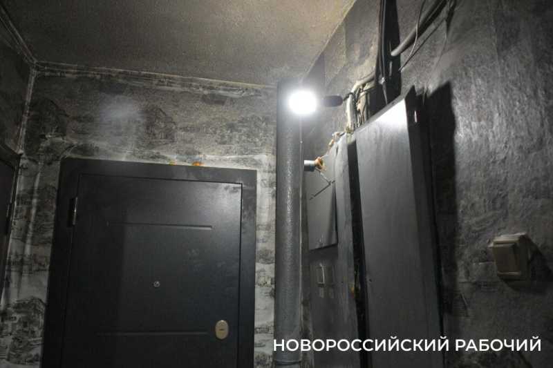 &laquo;Вышла попить и тут &ndash; взрыв&raquo;. В Новороссийске в одну 9-этажку попали два БПЛА
