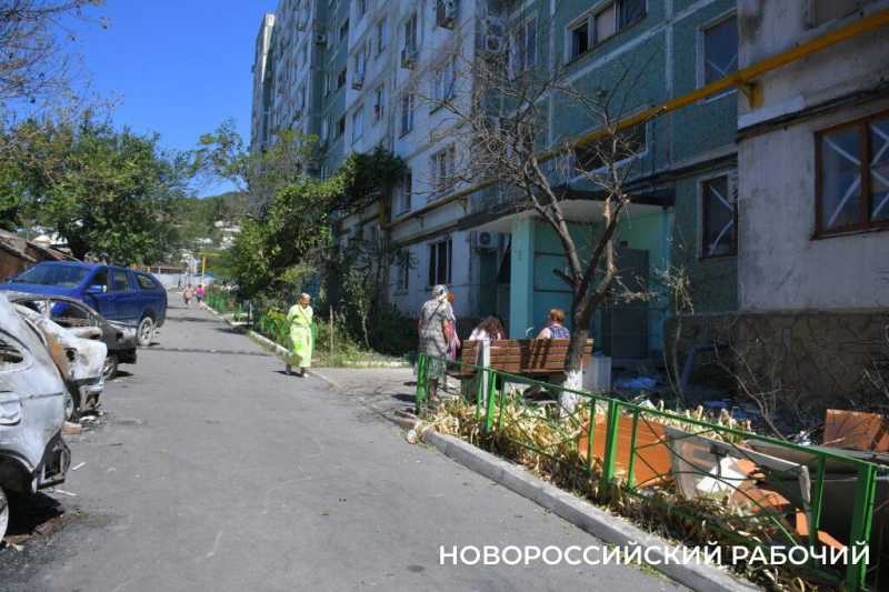 &laquo;Вышла попить и тут &ndash; взрыв&raquo;. В Новороссийске в одну 9-этажку попали два БПЛА