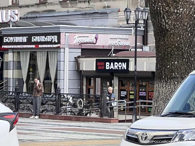 Бдительный житель Новороссийска пожаловался на &laquo;иностранную&raquo; вывеску в Роспотребнадзор