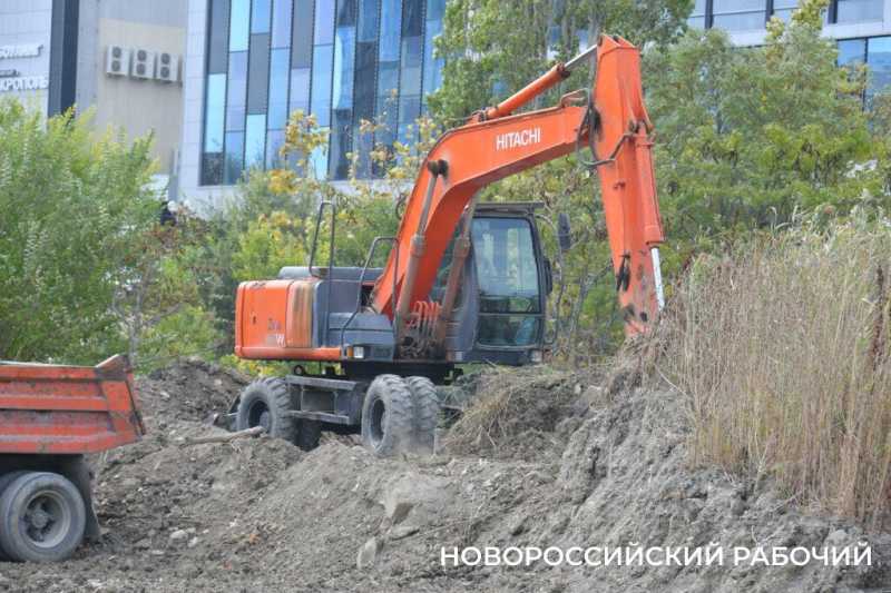 Будущий парк &laquo;Южные пруды&raquo; в Новороссийске пока напоминает пустыню