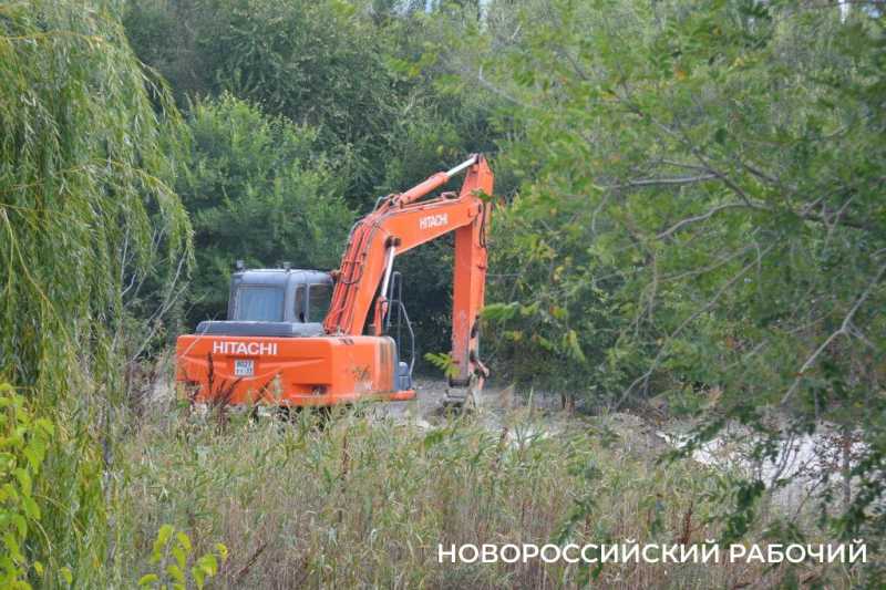 Будущий парк &laquo;Южные пруды&raquo; в Новороссийске пока напоминает пустыню