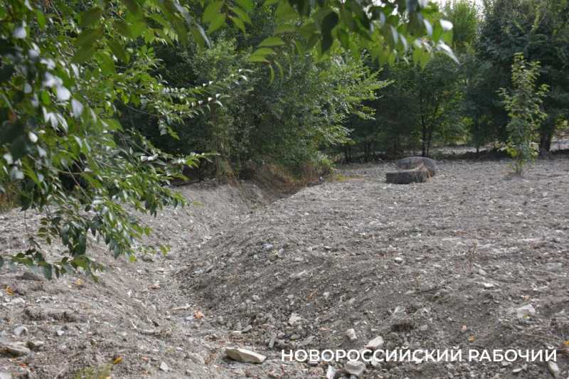 Будущий парк &laquo;Южные пруды&raquo; в Новороссийске пока напоминает пустыню