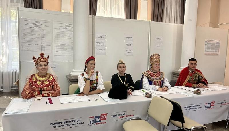 Избирательные участки Новороссийска дарят особую атмосферу и праздничное настроение жителям города-героя, пришедшим на выборы