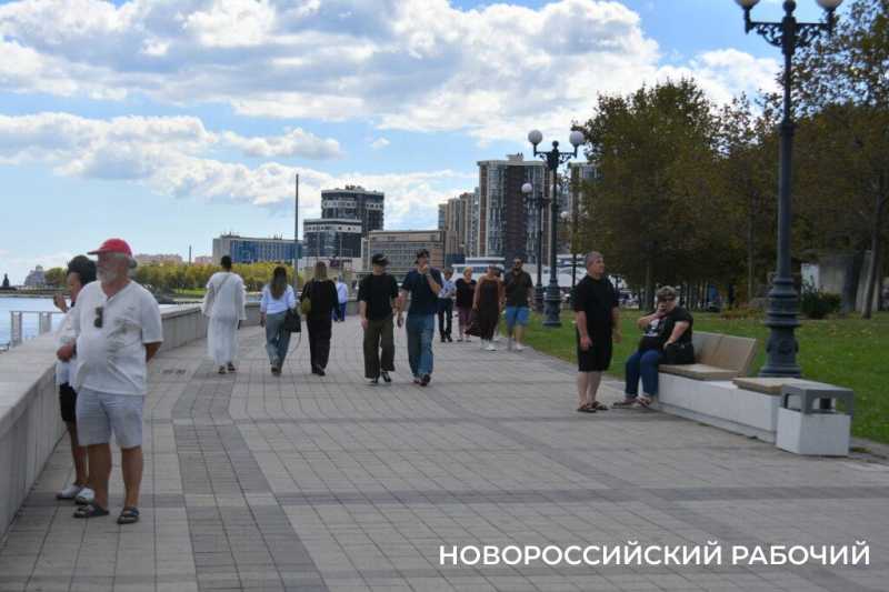 Лето на паузе. В Новороссийске «бархатный сезон» капризничает